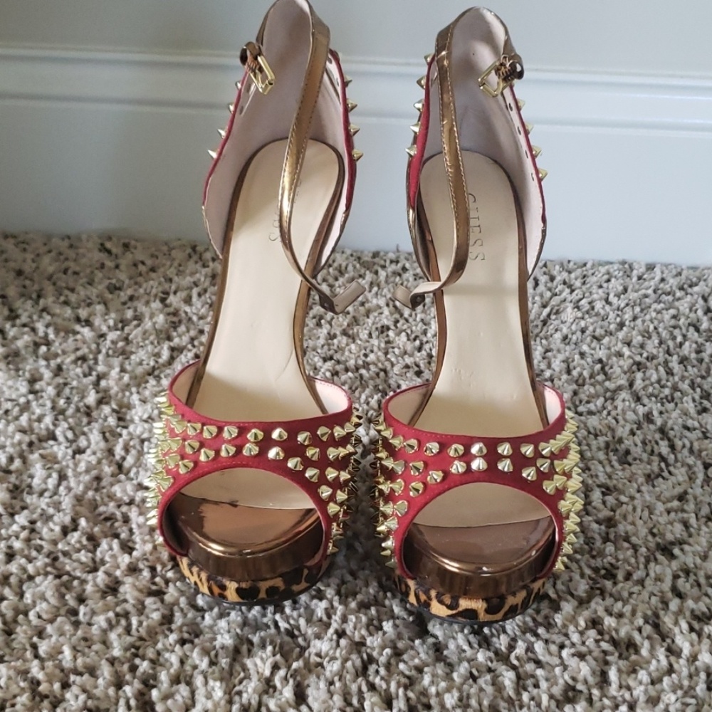 Guess Spiked pumps